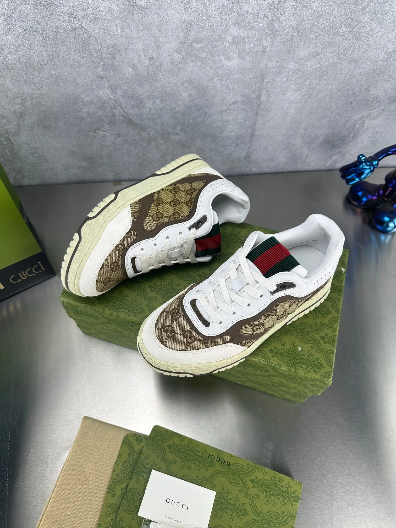👟👟Ex-factory price 600👟👟 Gucci's latest hot-selling series of high and low-cut distressed couple's sneakers are shipped. The original version is purchased, developed and manufactured. This high-low top sneaker adopts a basketball-style silhouette design, cleverly integrated with hollow panels and distressed effects, showing its unique ingenuity. The ingenuity incorporates brand logo details such as interlocking Double G styling accessories and Gucci lettering, a low-key tribute to the brand's design heritage. Exquisite packaging at the delivery counter 🛍📦 ▪️ Fabric: Original customized imported first-layer cowhide ▪️ Inner lining: Imported first-layer cowhide ▪️ Sole: Original molded TPU sole ▪️ Sole thickness: 3cm ▪️ Size: 35-46 (Male 38 46 customized)